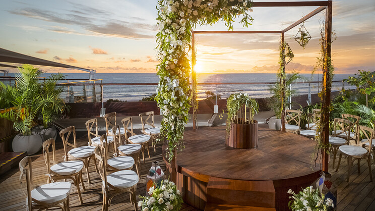 Double Six Luxury Hotel